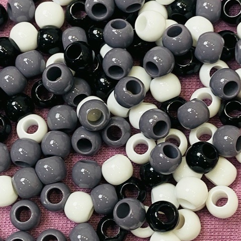 30 Stück Perlenmix grau schwarz weiß 6x8mm